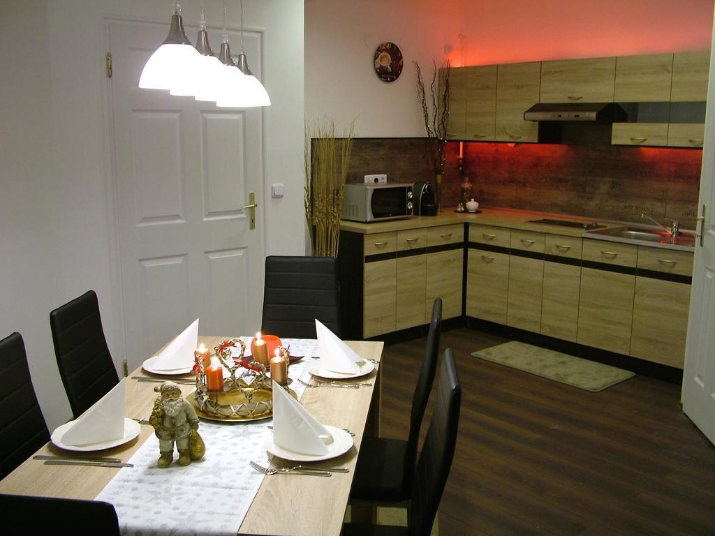 Korzo Apartman Kőszeg Стая снимка